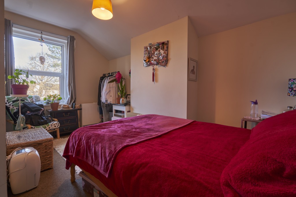 Lot: 64 - FREEHOLD INVESTMENT COMPRISING FIVE FLATS - Bedroom